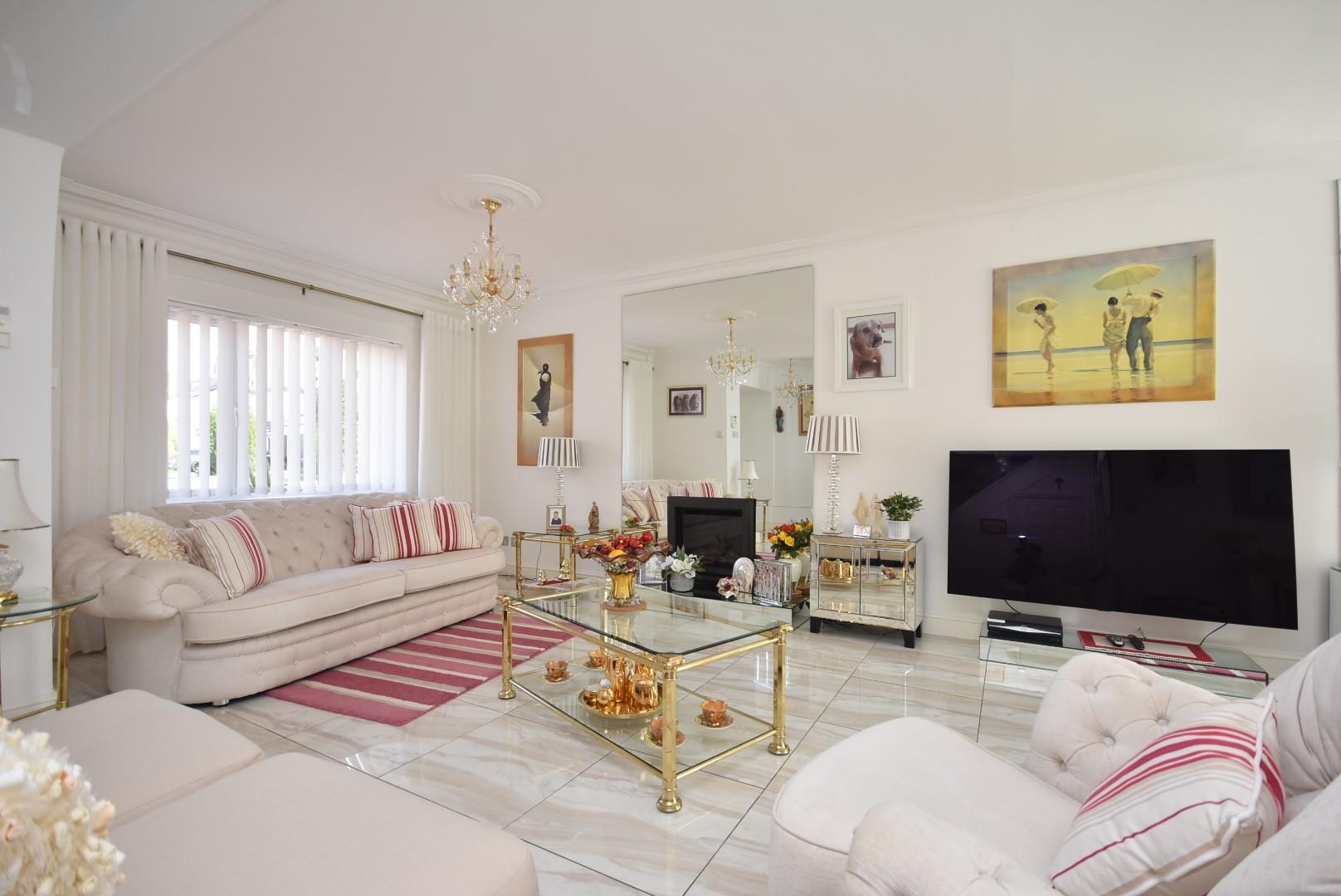 11 The Grange, Baroness Place, Penarth, CF64 3UW
